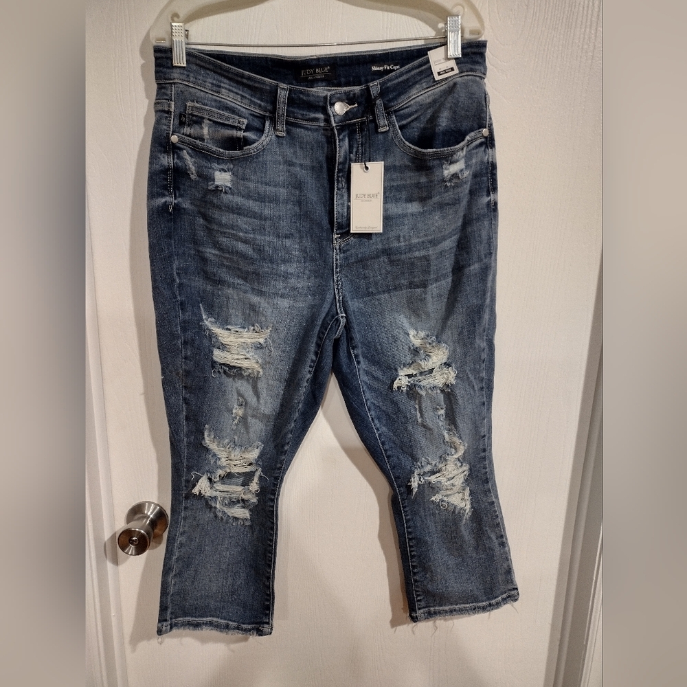 Distressed Judy Blue capris